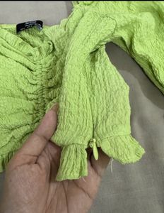 BERSHKA KNOTTED CROP TOP