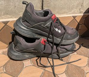 Campus Black Shoes – Size 6 (Used)