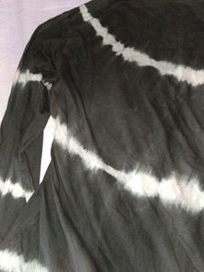 Black Tshirt With White Lining, Size-medium