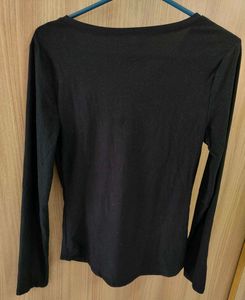 NO BOUNDARIES Skull &amp; Roses Graphic Tee