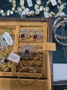 Rubia Pendant Set With Chain