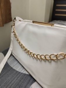 Chic White Handbag With Free Gift 🎁