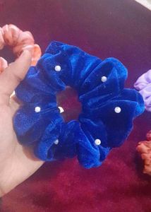 Set Of 2 Velvet Scrunchies