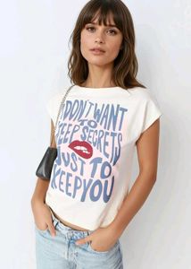 NEWME GRAPHIC CROP TEE ✨️🤍