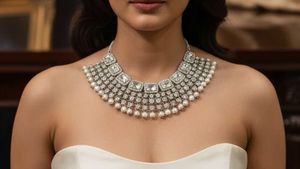 Elegant Pearl Statement Necklace
