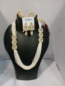 Elegant Pearl &amp; Crystal Beaded Necklace