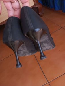 Black Bow Heel