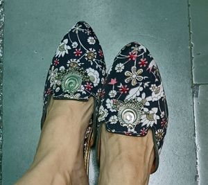 Flowral Jutti ..