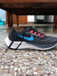 Nike Pegasus 38 - Size 9