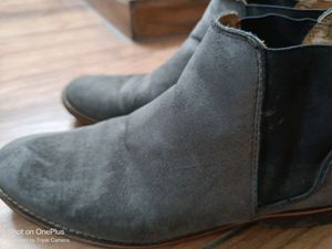 Chelsi Dark Grey Colour Vetvet
