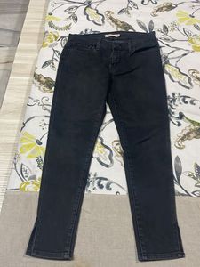 Levi’s Black Ankle Jean For Women