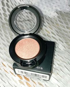 Mac Eyeshadow (Veluxe Pearls)✨