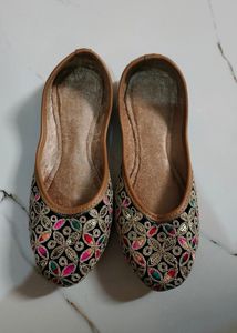 New Beautiful Jutti