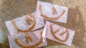 Pack Of 4 Necklace Set