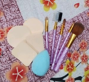 Makeup Brushes And Sponge