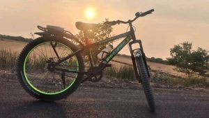 Avon Waka  Fat Tire Bik