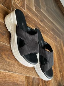 Chic Black Slides