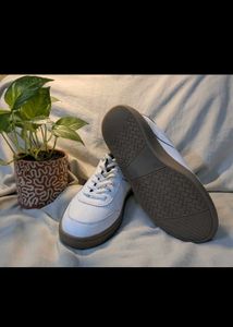 2 sneakers White- Size 6 Black-4