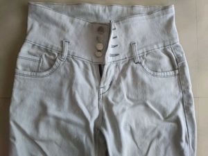 Stylish White Skinny Fit Jeans for Women