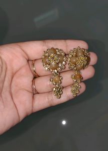 BEAUTIFUL GOLDEN EARRINGS FOR PARTY WEAR