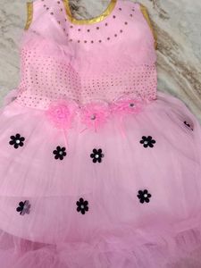 3-4 Yr Pink Net Princess Frock With Legging.