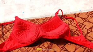 Sharp Heavy Padded Lace Detailing Red Bra