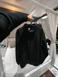 Stylish Black Sweatshirt