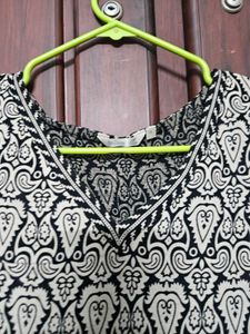 Patterned V-Neck Top