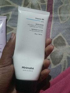 face moisturiser minimalist