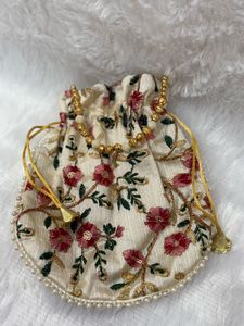 🌸 Floral Pearl Potli – Ethnic Charm Redefined