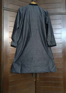 Men Cotton Mandarin Collar Embroidered Kurta