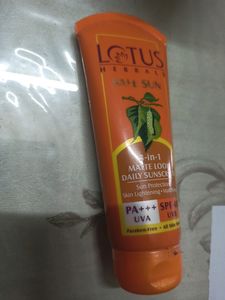 Tinted Lotus Sunscreen SPF 40 , PA+++