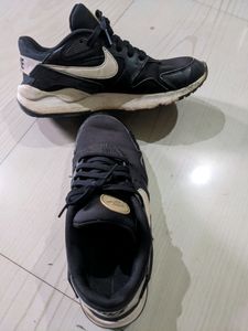 Nike LD Vector Shoes For Men UK 7. Used Condition