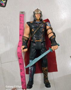 MARVEL THOR CHRIS HEMSWORTH 12 INCH ACTION FIGURE