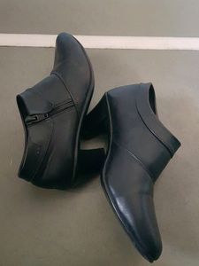 black heel shoes with zip..Almost new