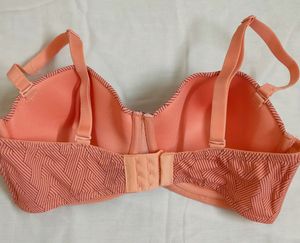 Underwire Padded Bra.