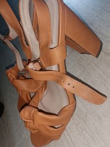 Brand AJIO SIZE 40