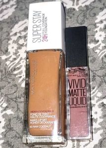 Superstar Foundation And Vivid Matte Lipstick