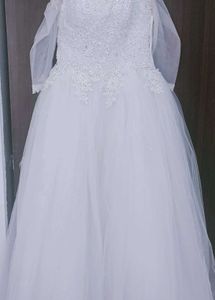 Wedding White Gown With Accessories