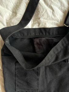 💥PRICE DROPPED💥Black Messenger Bag