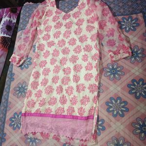 It&#39;s Unused Beautiful pink &amp;white Kurti...