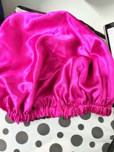 satin bonnet Made of shiny satinfabric