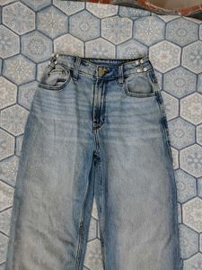 High-Waist Straight Fit Jeans – Light Wash