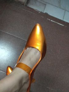 JM Looks Gold Heels - Size 6