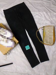 ⭐Black Straight Leg Jeans⭐