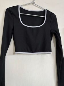URBANIC Ribbed Contrast Edge Fitted Crop Top