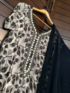 Women Black Floral Printed Mulmul Kurta Set