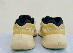 Adidas Yezzy 700 V3 Unisex ImportedShoes Available 👟