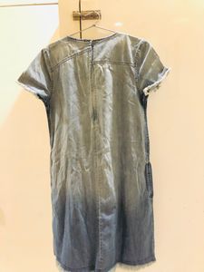 DENIM DRESS BY ELLE IN SIZE M