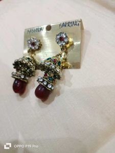 2 Earrings